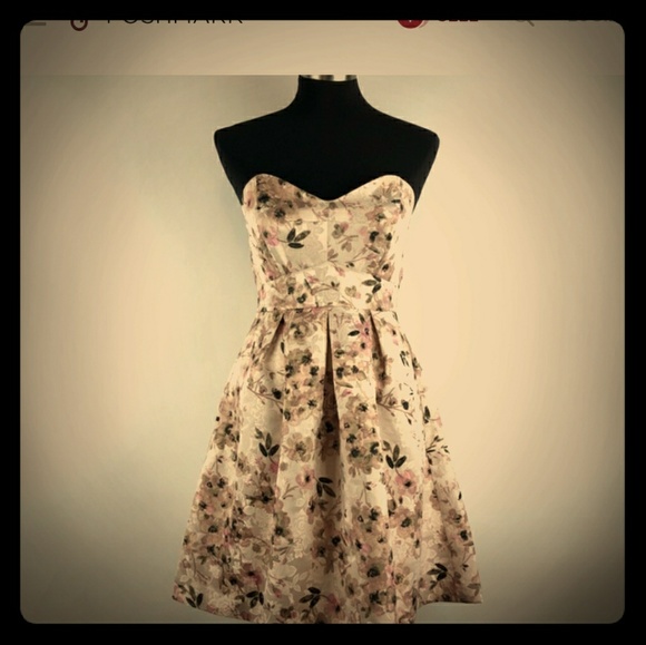 LC Lauren Conrad Dresses & Skirts - LC Lauren Conway Runway Floral